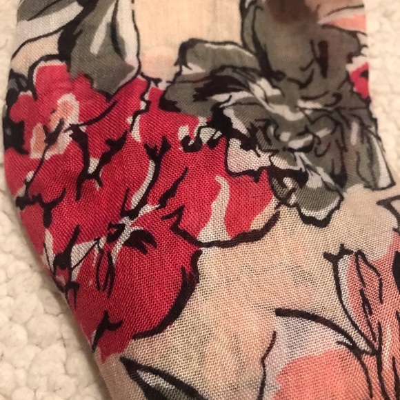 Light pink and white rose floral scarf 72” long 19” wide - Picture 5 of 11